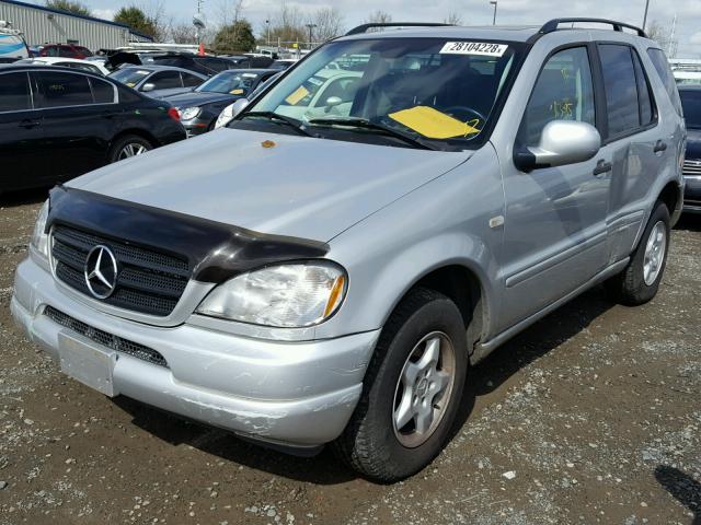 4JGAB54E91A230953 - 2001 MERCEDES-BENZ ML 320 SILVER photo 2