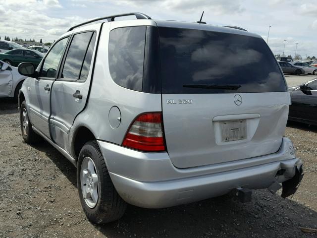 4JGAB54E91A230953 - 2001 MERCEDES-BENZ ML 320 SILVER photo 3