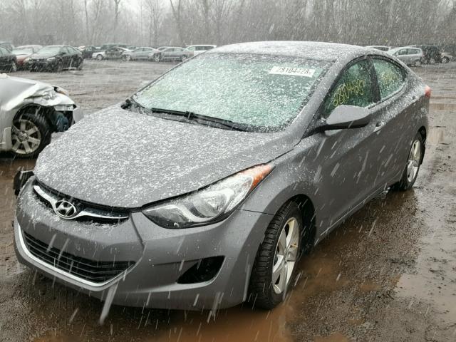 5NPDH4AE6DH272993 - 2013 HYUNDAI ELANTRA GL GRAY photo 2