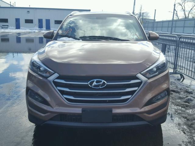 KM8J3CA49HU316009 - 2017 HYUNDAI TUCSON LIM BROWN photo 10