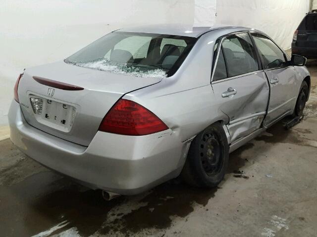 1HGCM563X6A138682 - 2006 HONDA ACCORD SE SILVER photo 4