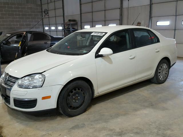 3VWJZ71K68M106705 - 2008 VOLKSWAGEN JETTA S WHITE photo 2