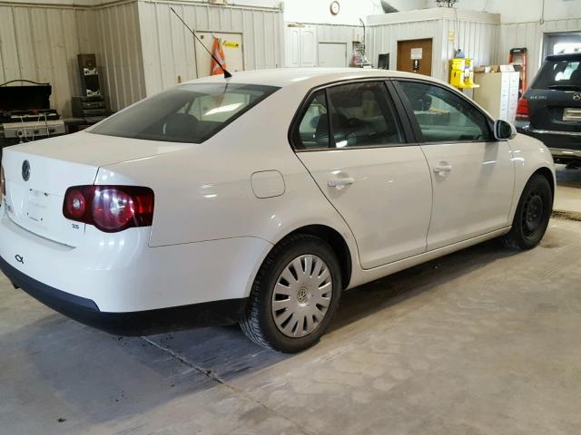 3VWJZ71K68M106705 - 2008 VOLKSWAGEN JETTA S WHITE photo 4