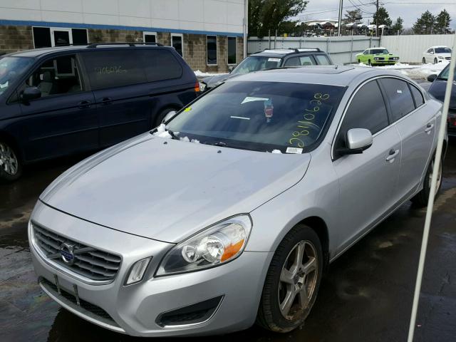 YV1622FS9C2127731 - 2012 VOLVO S60 T5 SILVER photo 2