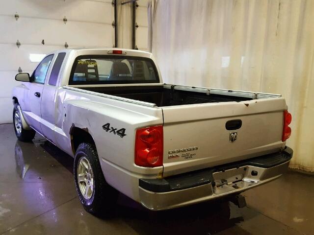 1D7HW42KX5S331872 - 2005 DODGE DAKOTA SLT SILVER photo 3