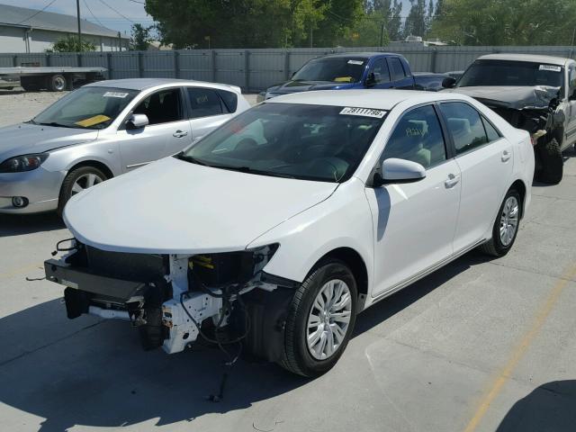 4T1BF1FK0CU152729 - 2012 TOYOTA CAMRY BASE WHITE photo 2