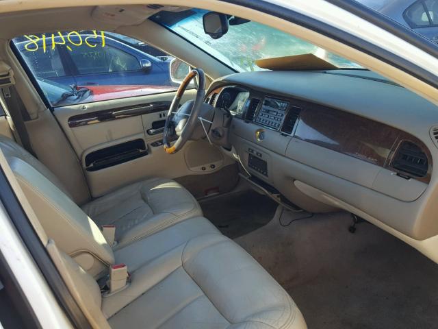 1LNHM83W91Y629910 - 2001 LINCOLN TOWN CAR C WHITE photo 5