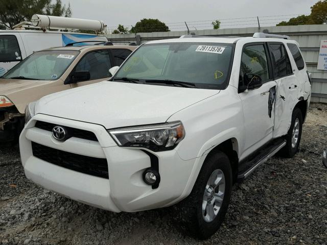 JTEBU5JR8F5259592 - 2015 TOYOTA 4RUNNER SR WHITE photo 2