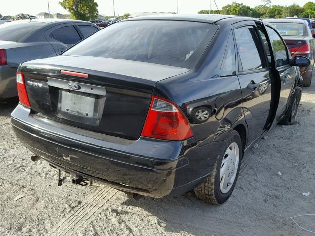 1FAFP34NX7W180792 - 2007 FORD FOCUS ZX4 BLACK photo 4