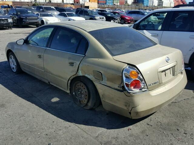 1N4AL11D72C210881 - 2002 NISSAN ALTIMA BAS GOLD photo 3