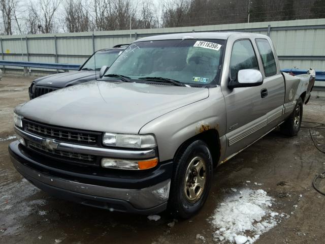 2GCEC19W4Y1373181 - 2000 CHEVROLET SILVERADO SILVER photo 2