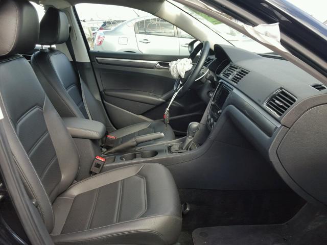 1VWDT7A3XHC028440 - 2017 VOLKSWAGEN PASSAT R-L BLACK photo 5