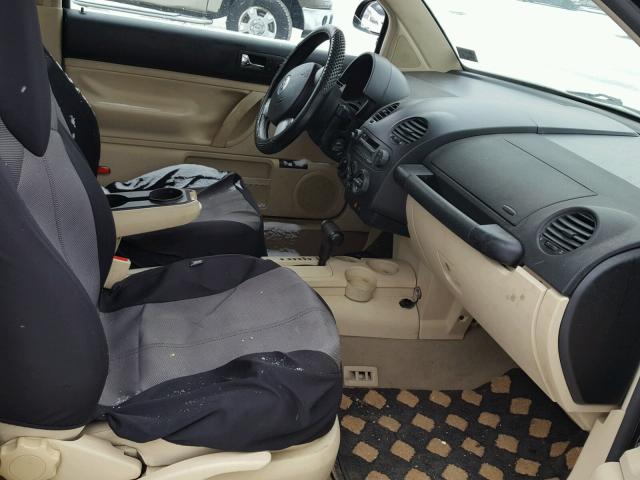 3VWCA21C9YM447544 - 2000 VOLKSWAGEN NEW BEETLE 黑色 照片 5