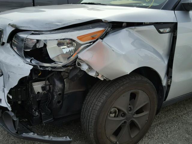 KNDJN2A20E7736176 - 2014 KIA SOUL SILVER photo 9