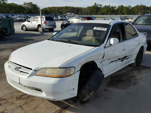 1HGCG1646XA019831 - 1999 HONDA ACCORD LX WHITE photo 2