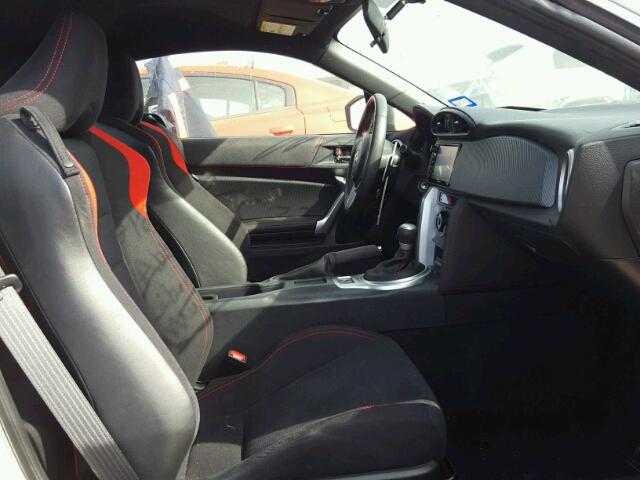 JF1ZNAA16G8709555 - 2016 TOYOTA SCION FR-S თეთრი ფოტო 5