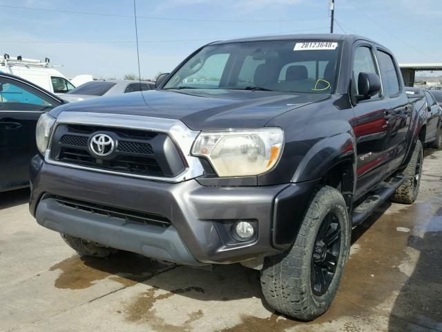 5TFLU4EN4FX120588 - 2015 TOYOTA TACOMA DOU GRAY photo 2