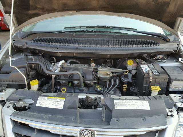 2C4GP44R45R519222 - 2005 CHRYSLER TOWN & COU SILVER photo 7