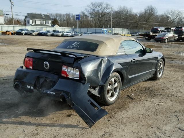 1ZVFT85HX55236337 - 2005 FORD MUSTANG GT BLACK photo 4