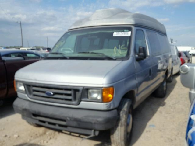 1FBSS31S75HA25396 - 2005 FORD ECONOLINE SILVER photo 2