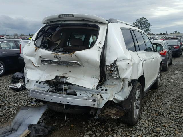 5TDDK3EH1DS257425 - 2013 TOYOTA HIGHLANDER WHITE photo 4