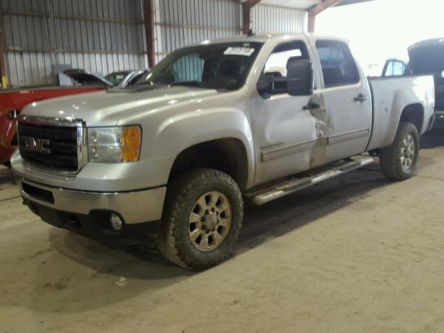 1GT120CG8BF234958 - 2011 GMC SIERRA K25 SILVER photo 2