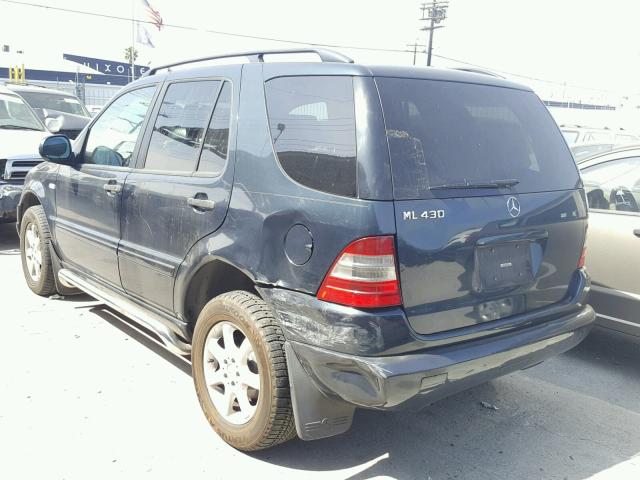 4JGAB72E4XA076188 - 1999 MERCEDES-BENZ ML 430 蓝色 照片 3