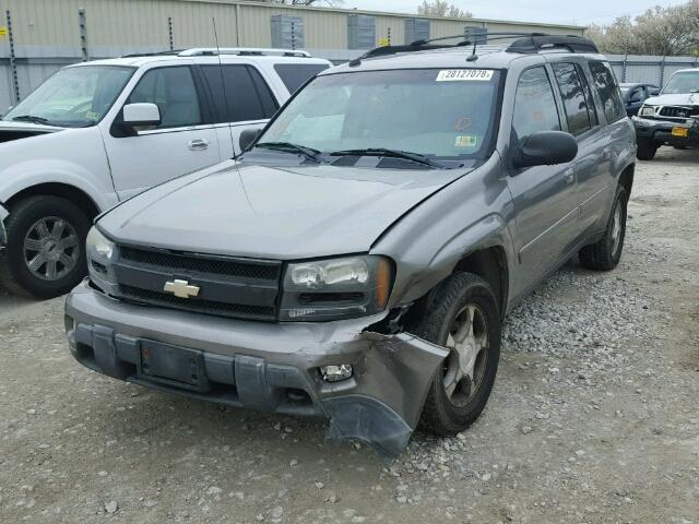 1GNET16S756133135 - 2005 CHEVROLET TRAILBLAZE GRAY photo 2