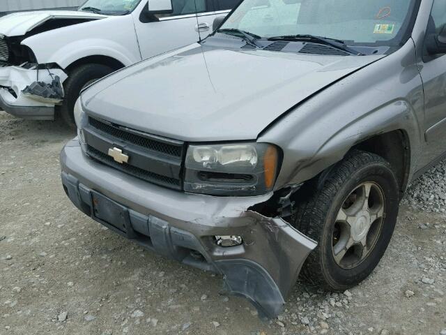 1GNET16S756133135 - 2005 CHEVROLET TRAILBLAZE GRAY photo 9