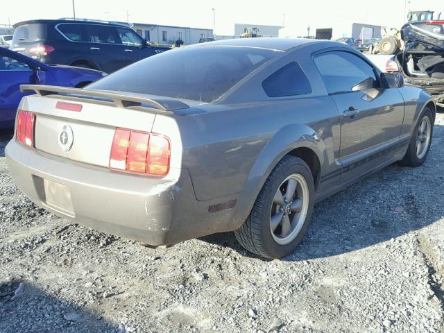 1ZVFT80N255109465 - 2005 FORD MUSTANG CHARCOAL photo 4