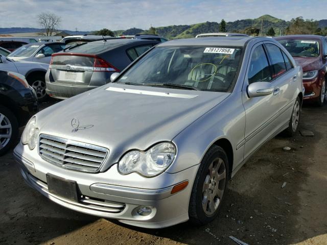 WDBRF64J85F602000 - 2005 MERCEDES-BENZ C 320 SILVER photo 2