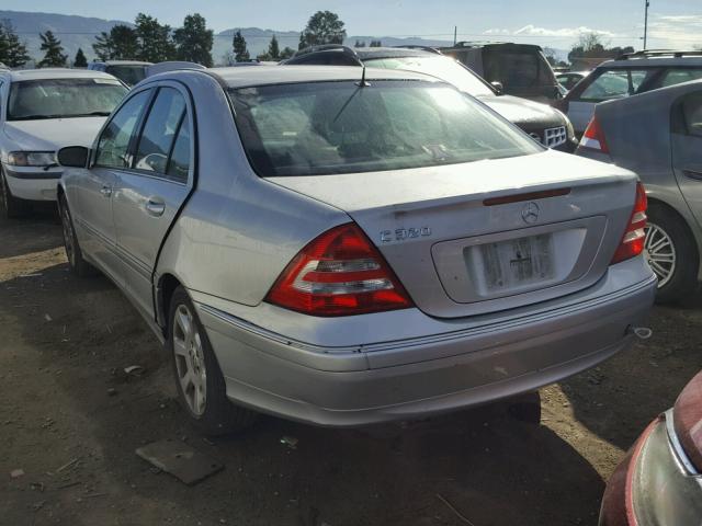 WDBRF64J85F602000 - 2005 MERCEDES-BENZ C 320 SILVER photo 3