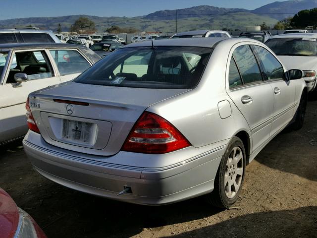 WDBRF64J85F602000 - 2005 MERCEDES-BENZ C 320 SILVER photo 4