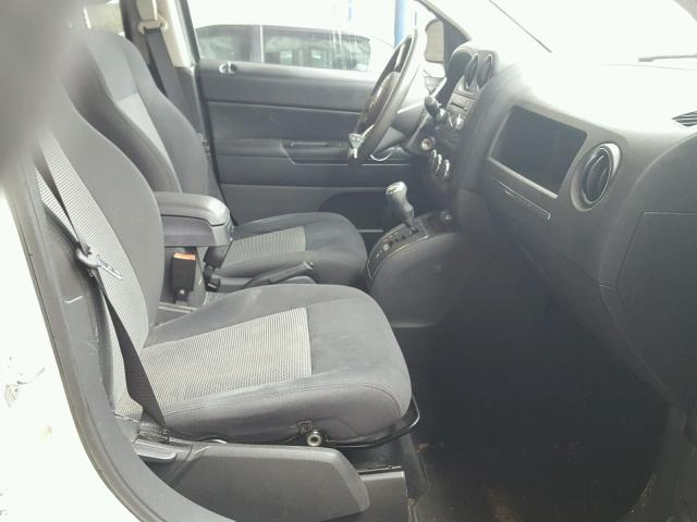 1C4NJCBBXCD503681 - 2012 JEEP COMPASS SP WHITE photo 5