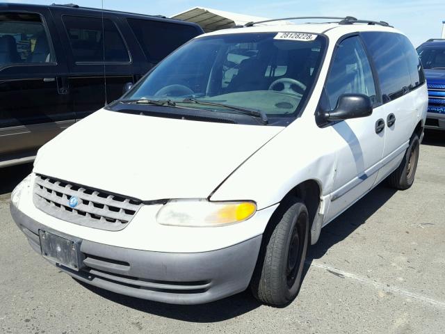 2P4GP25R2VR187019 - 1997 PLYMOUTH VOYAGER WHITE photo 2