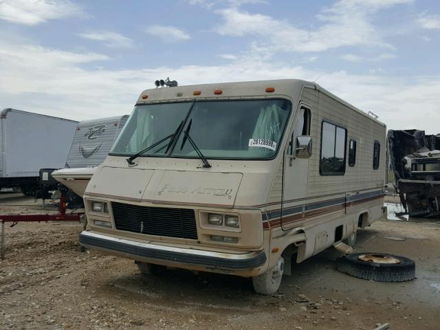 1GBJP37W1E3327416 - 1984 CHEVROLET P30 BEIGE photo 2