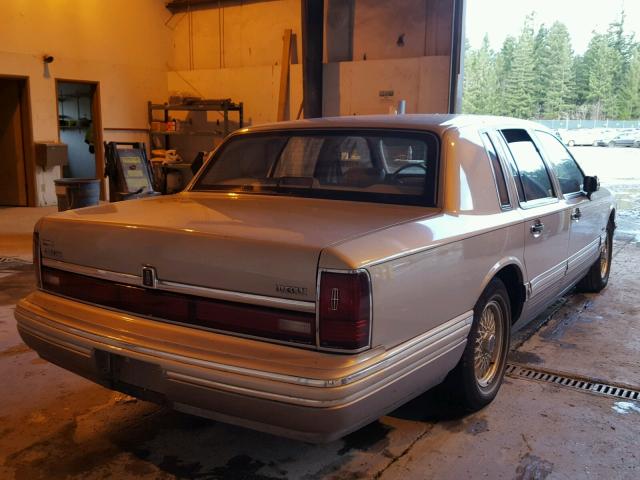 1LNCM83W8MY683648 - 1991 LINCOLN TOWN CAR C SILVER photo 4