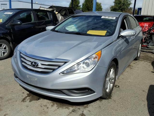 5NPEB4AC8EH903152 - 2014 HYUNDAI SONATA GLS SILVER photo 2