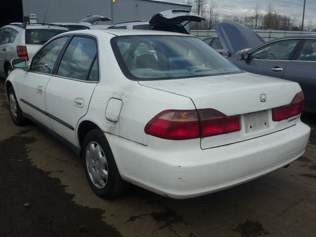 1HGCG5646YA024357 - 2000 HONDA ACCORD LX WHITE photo 3