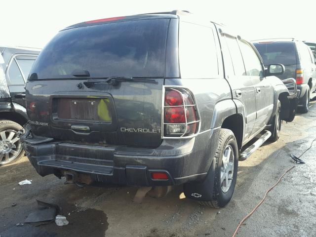 1GNDT13S242117057 - 2004 CHEVROLET TRAILBLAZE GRAY photo 4