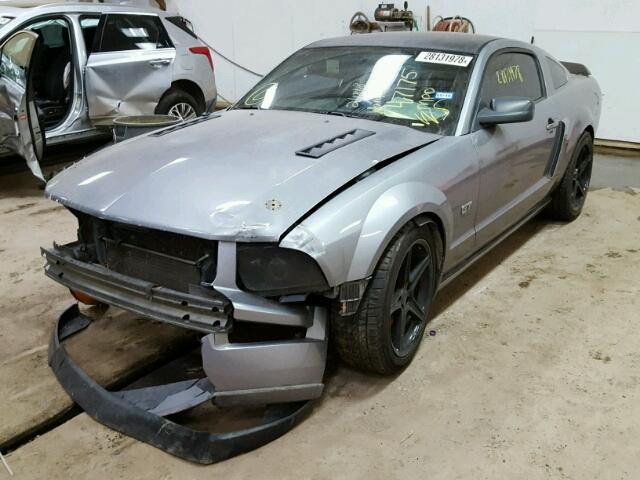 1ZVFT82H765149078 - 2006 FORD MUSTANG GT GRAY photo 2