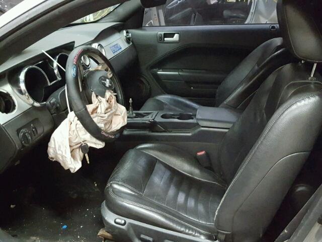 1ZVFT82H765149078 - 2006 FORD MUSTANG GT GRAY photo 5