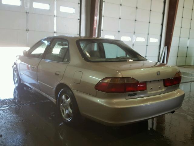 1HGCG1654YA098300 - 2000 HONDA ACCORD EX GOLD photo 3