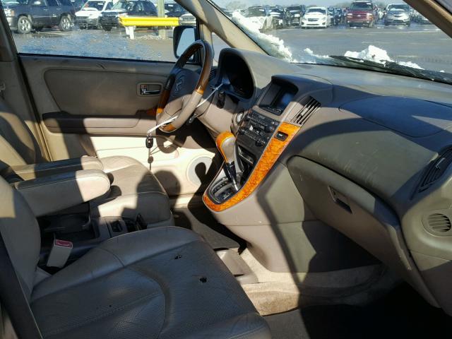 JTJGF10U620141015 - 2002 LEXUS RX 300 GOLD photo 5