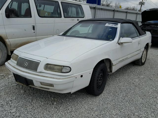 1C3EU4535SF650712 - 1995 CHRYSLER LEBARON GT WHITE photo 2