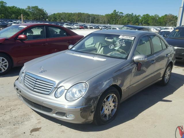 WDBUF65J14A523692 - 2004 MERCEDES-BENZ E 320 GRAY photo 2