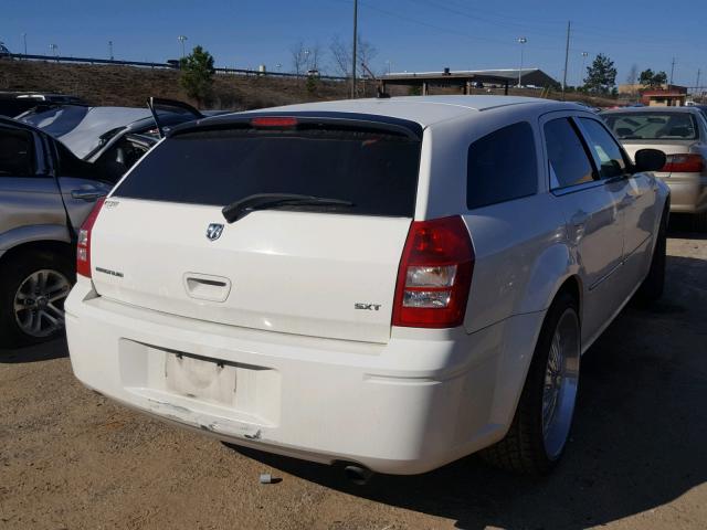 2D4FV37V58H221800 - 2008 DODGE MAGNUM SXT WHITE photo 4