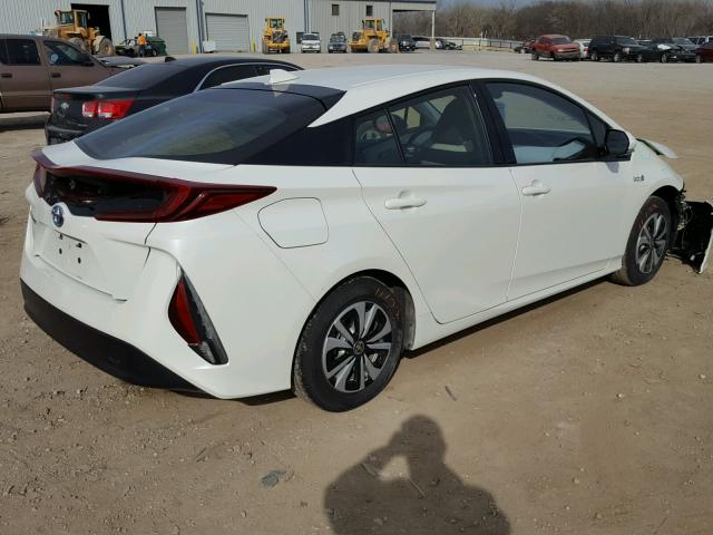 JTDKARFP3H3002107 - 2017 TOYOTA PRIUS PRIM თეთრი ფოტო 4