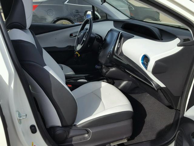 JTDKARFP3H3002107 - 2017 TOYOTA PRIUS PRIM თეთრი ფოტო 5