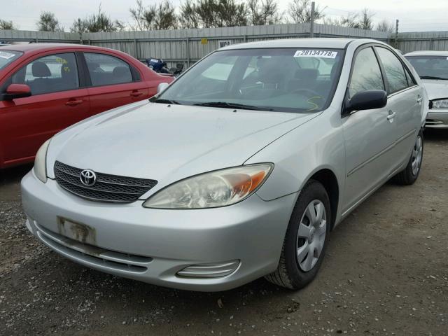 JTDBE32K930240288 - 2003 TOYOTA CAMRY LE SILVER photo 2